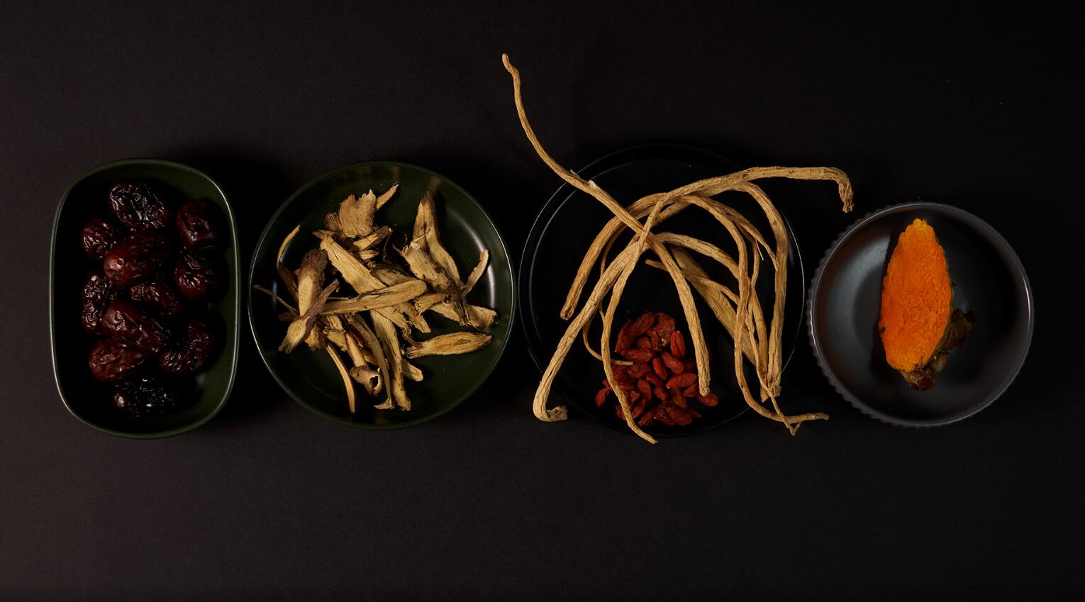 Skinlosophy 東方中藥草本化妝品包裝設(shè)計(jì)“金箔沖壓工藝”