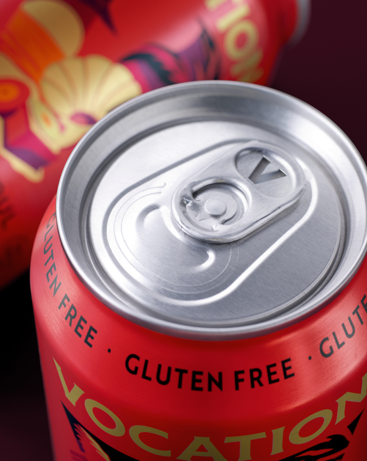 Vocation 手工啤酒包裝設計，V字母插畫品牌識別手法