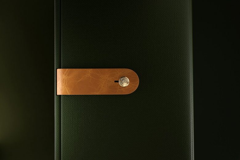 高端風格Flamberg 杜松子酒藥酒包裝設計禮盒設計，包含35種植物