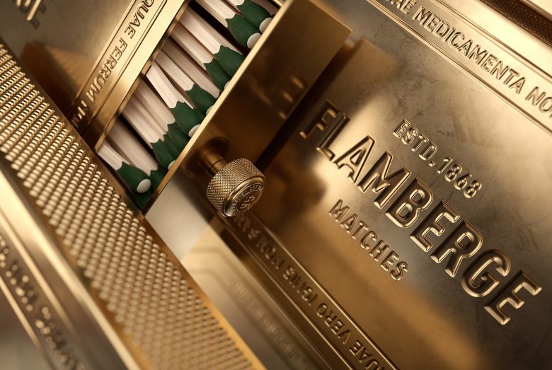 高端風格Flamberg 杜松子酒藥酒包裝設計禮盒設計，包含35種植物