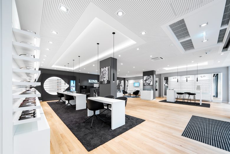 KIND 光學(xué)眼鏡和聲學(xué)聽(tīng)力產(chǎn)品專賣店店鋪空間si設(shè)計(jì)，黑白輕松風(fēng)格