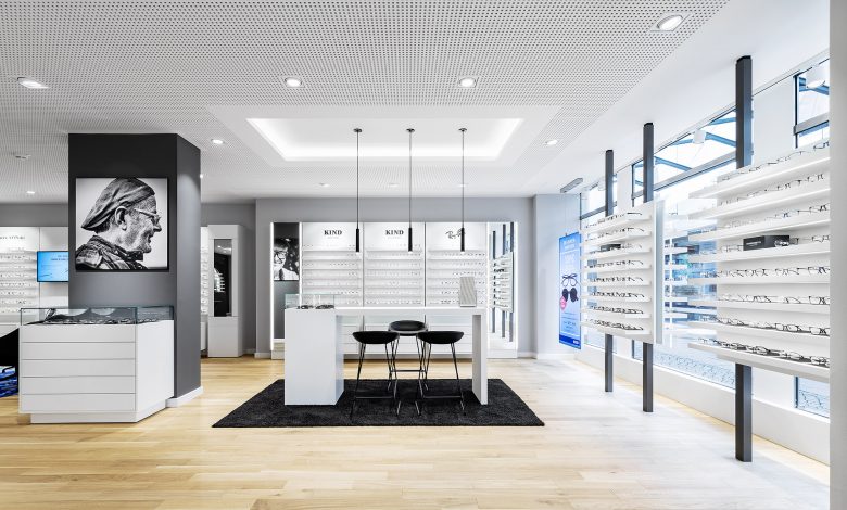 KIND 光學(xué)眼鏡和聲學(xué)聽(tīng)力產(chǎn)品專賣店店鋪空間si設(shè)計(jì)，黑白輕松風(fēng)格