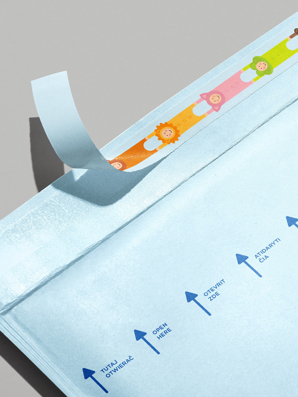 Baby City 嬰兒城嬰兒用品品牌vi設計，首尾相連的卡通人物視覺