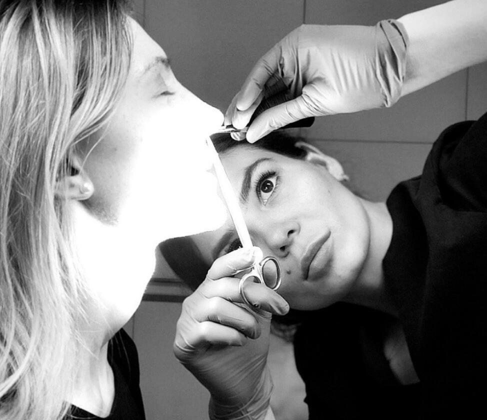 Dr.samarina 美容整形診所醫院logo設計，“字母DSO+手術刀”圖形創意