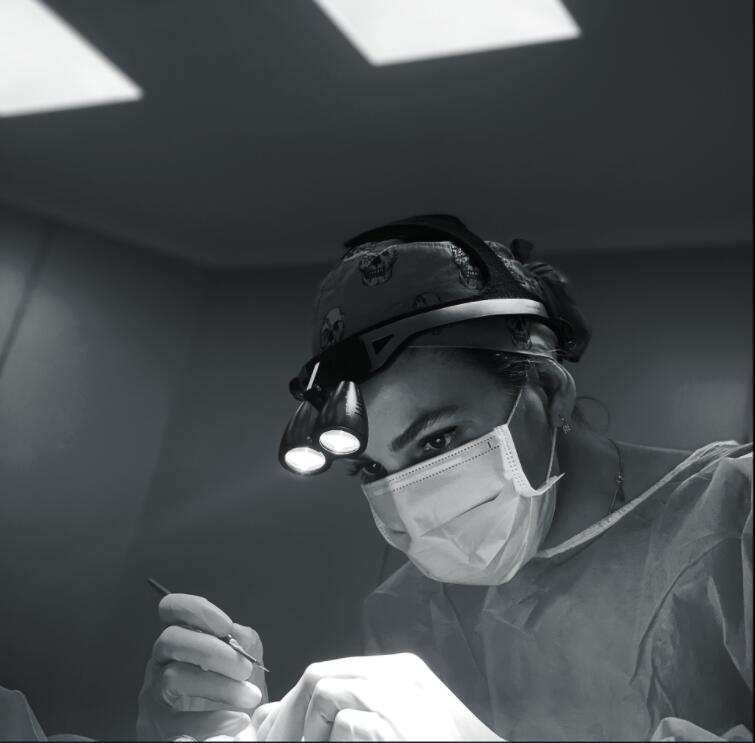 Dr.samarina 美容整形診所醫院logo設計，“字母DSO+手術刀”圖形創意