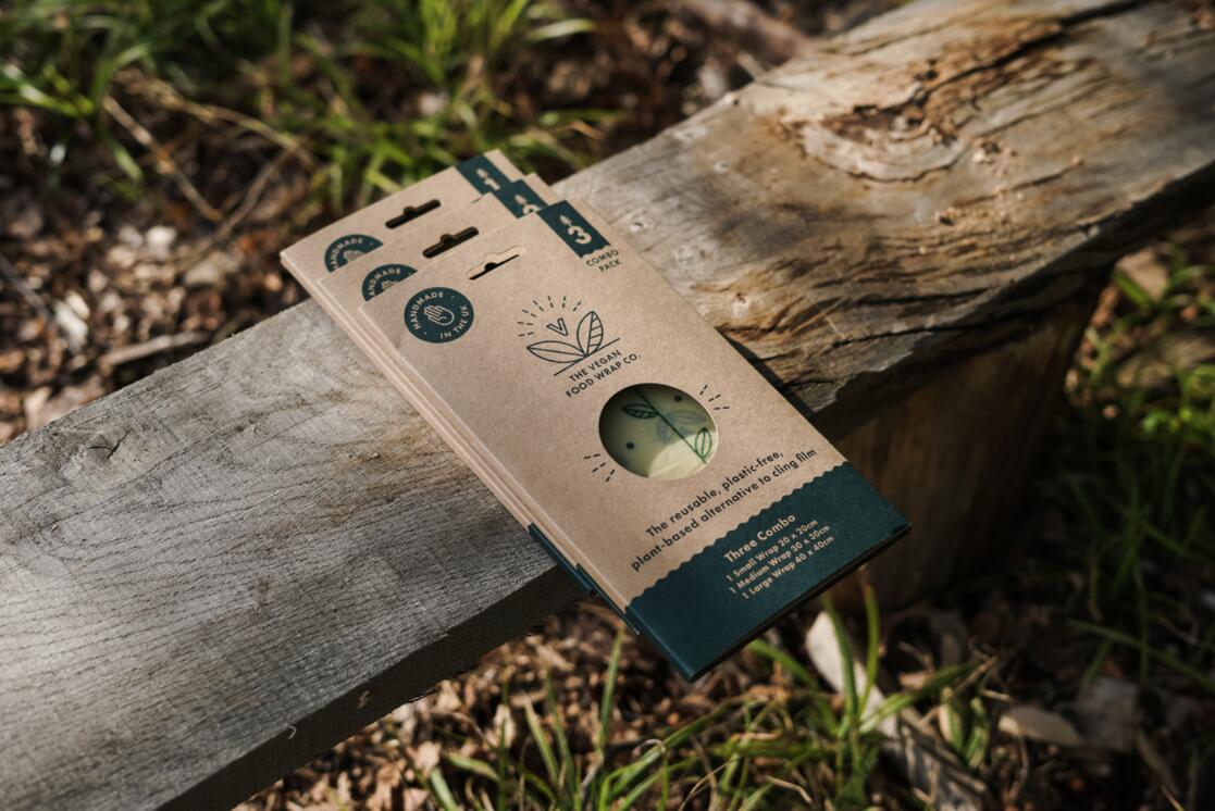 The Vegan 天然植物素食品牌logo設計“有機徽章”圖案與牛皮紙產品包裝設計