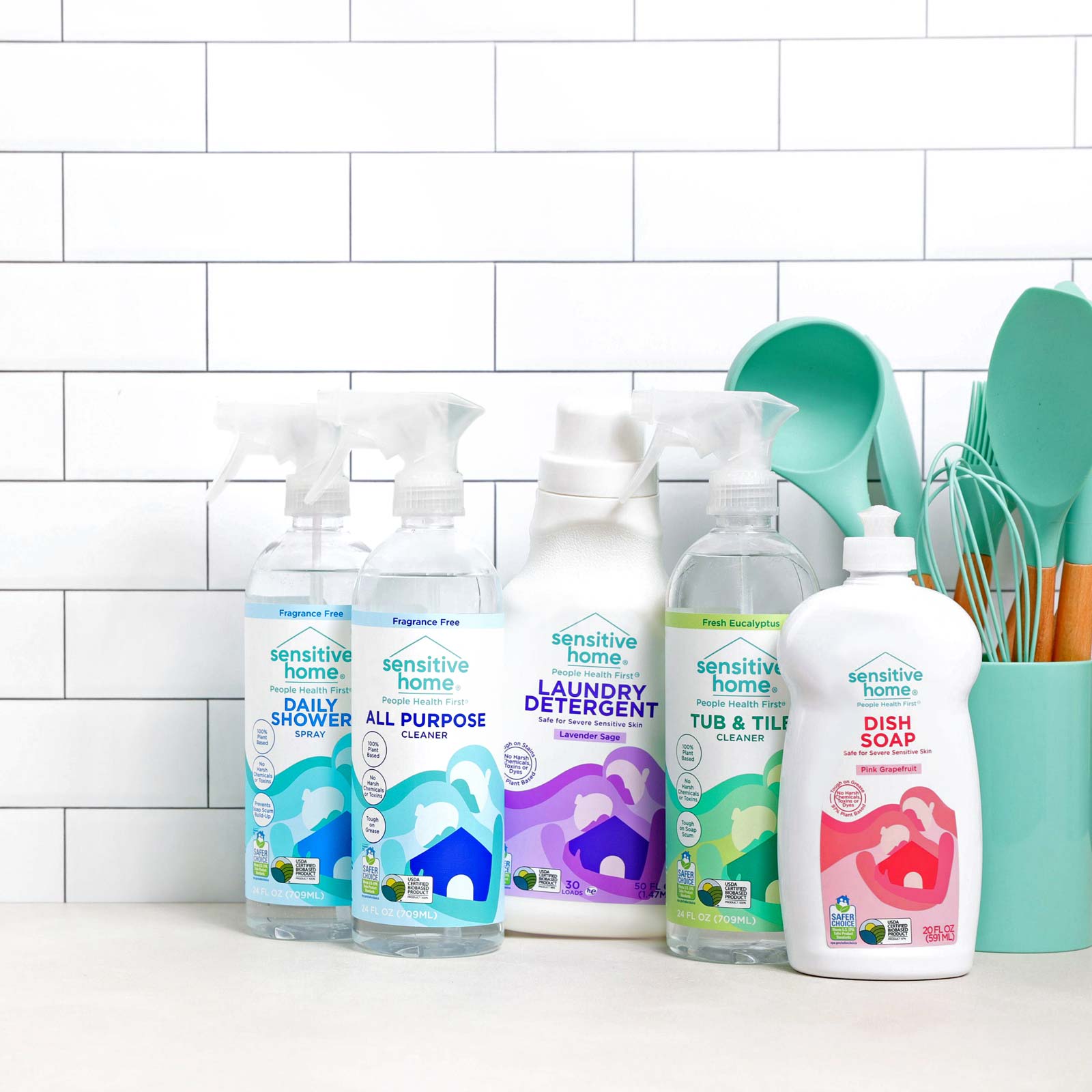 Sensitive Home敏感家居家用清潔劑洗衣液洗碗液logo設(shè)計包裝設(shè)計，兩個長發(fā)女人擁抱房子插畫