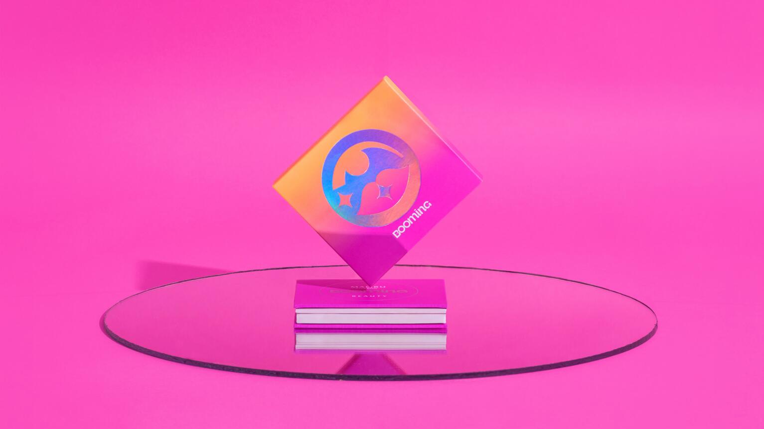 BOOMING 彩妝化妝品包裝設計，“粉金漸變色”金屬箔和閃光裝飾設計