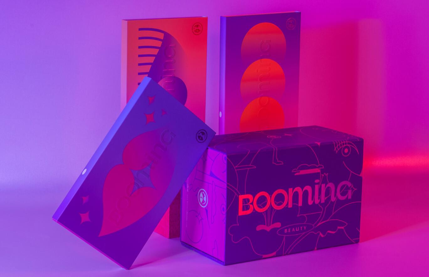 BOOMING 彩妝化妝品包裝設計，“粉金漸變色”金屬箔和閃光裝飾設計