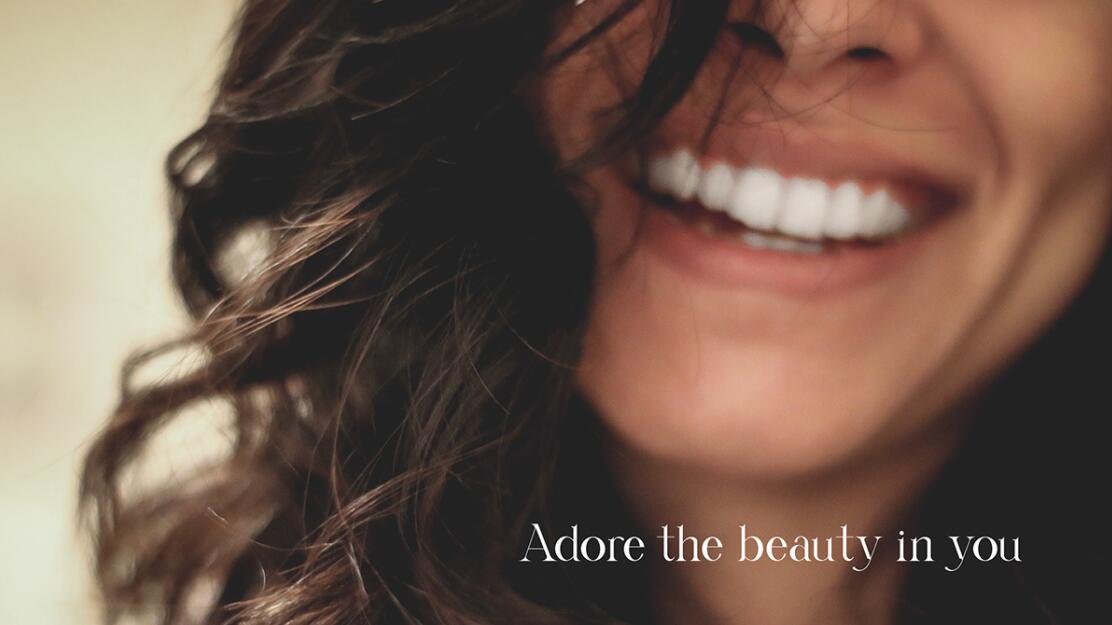 Adora護膚和美容品牌LOGO設計包裝設計，淡雅漸變風格