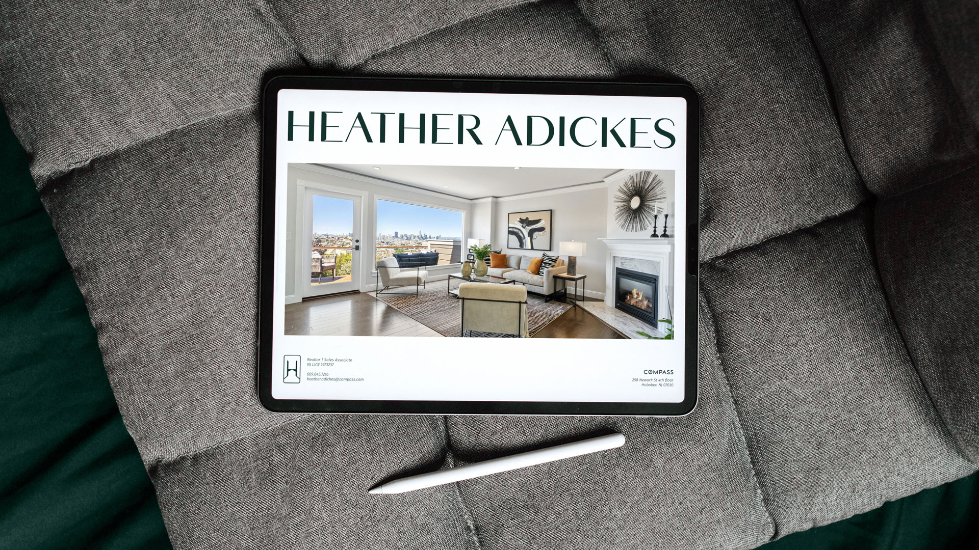 Heather Adickes房地產中介經紀人品牌logo設計形象設計，字母H+橋梁+房子