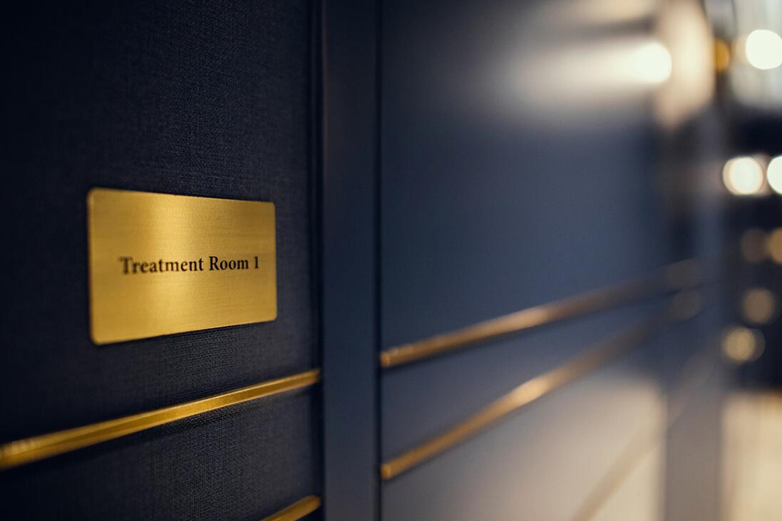 PABLO BLAU高端護膚美容會所診所logo設計品牌形象vi設計，藍金色奢華風格