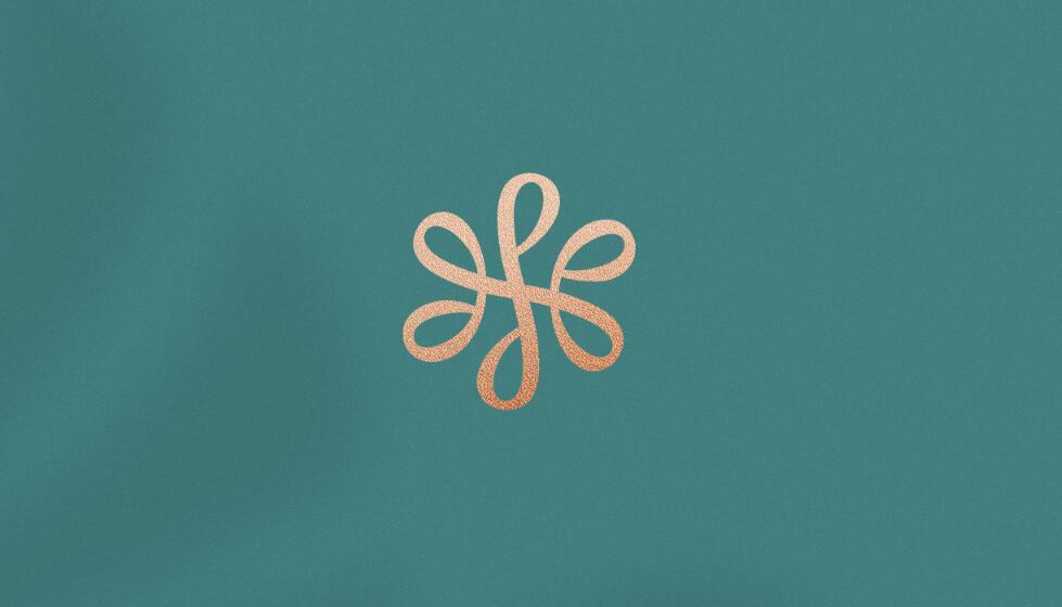 Plena皮膚科美容護理診所logo設計品牌vi形象設計，綠粉雙色漸變風格