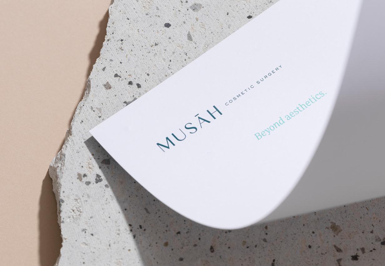 Musāh 美容整形外科診所品牌視覺形象VI設計，藍綠色粉色三色搭配