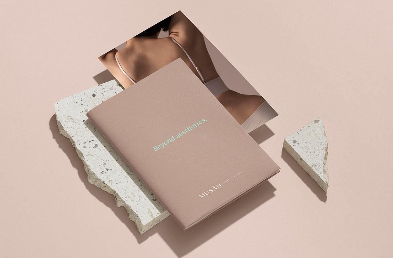 Musāh 美容整形外科診所品牌視覺形象VI設計，藍綠色粉色三色搭配