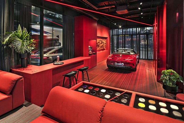 奔馳汽車私人沙龍咨詢店鋪空間設(shè)計“炫酷紅色”風格