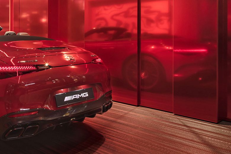 奔馳汽車私人沙龍咨詢店鋪空間設(shè)計“炫酷紅色”風格