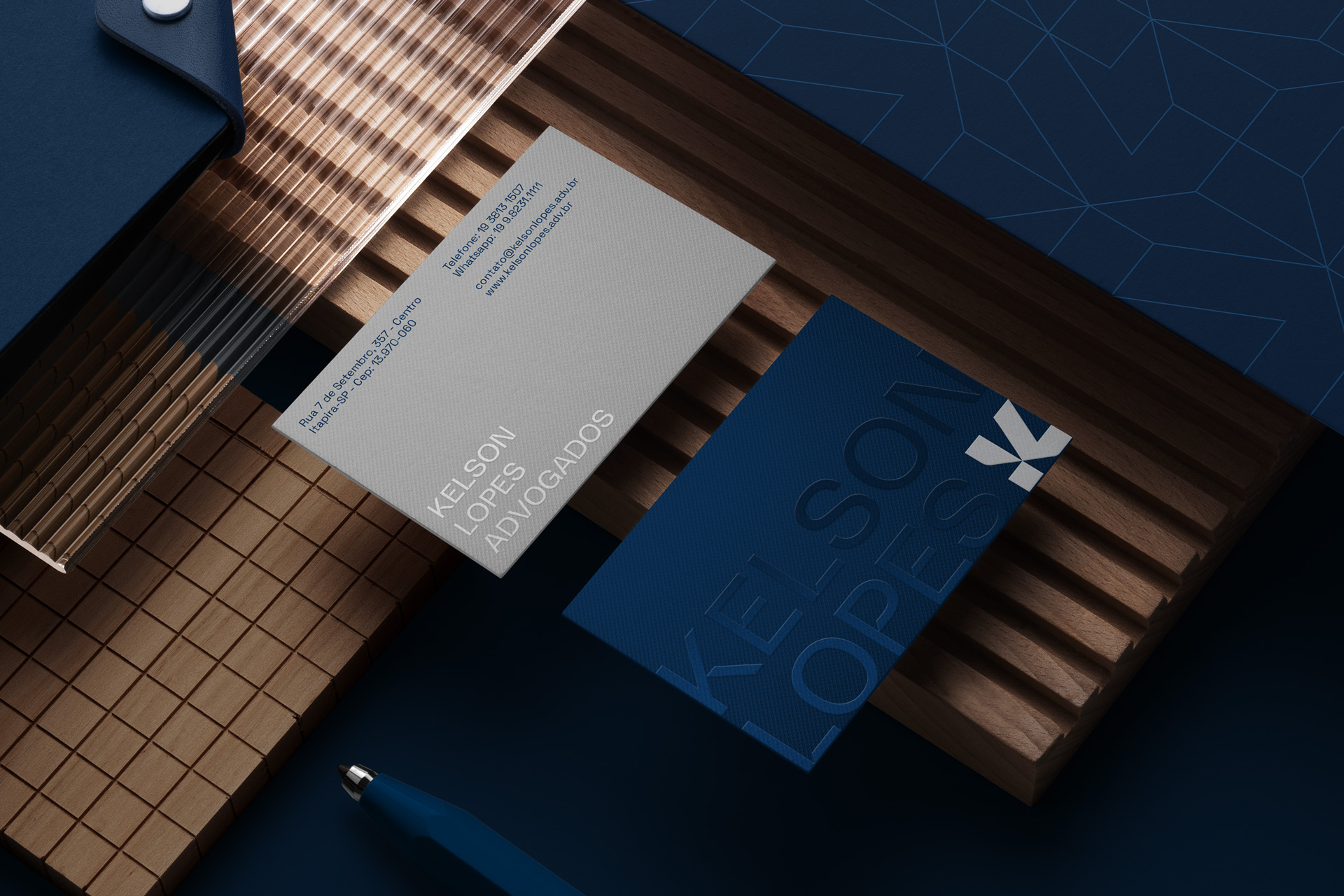 Kelson Lopes律師事務所品牌logo設計vi設計，正方形字母kL結合logo與海軍藍灰配色-名片設計