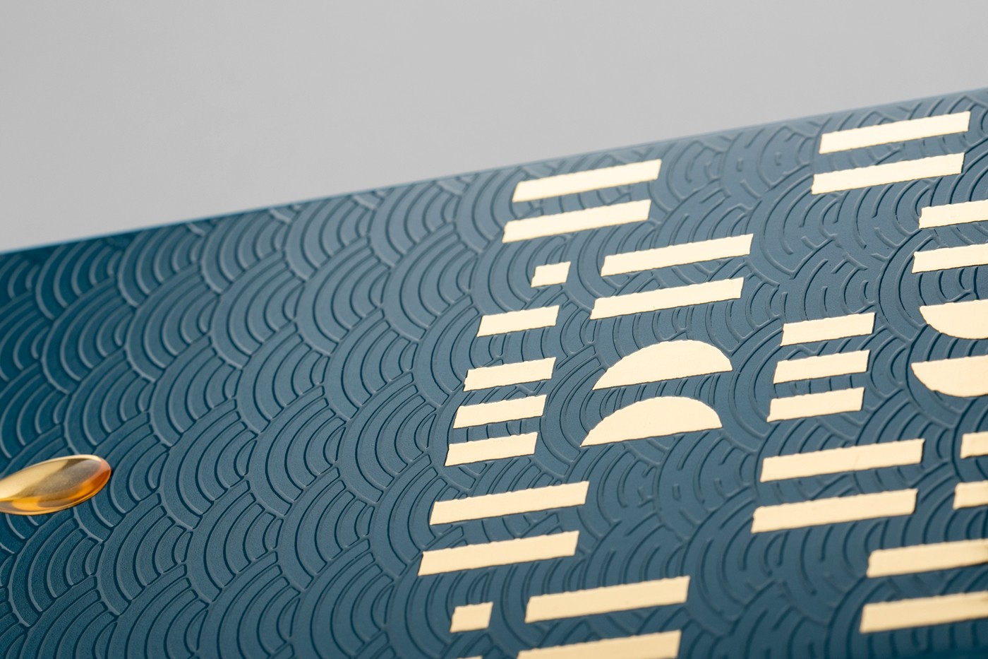 BADALA 精釀啤酒包裝設計“波紋金箔浮雕裝飾”風格