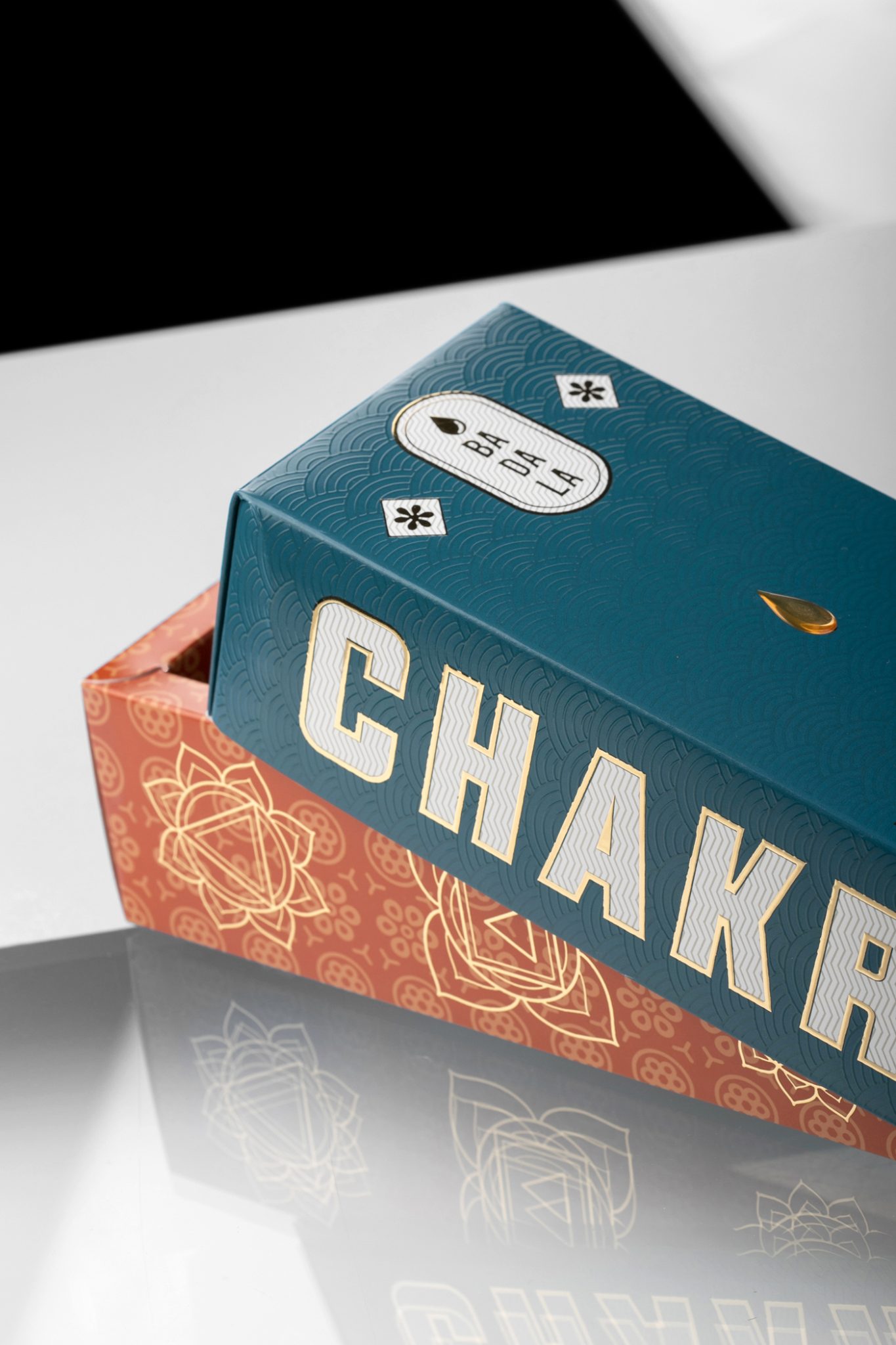 BADALA 精釀啤酒包裝設計“波紋金箔浮雕裝飾”風格