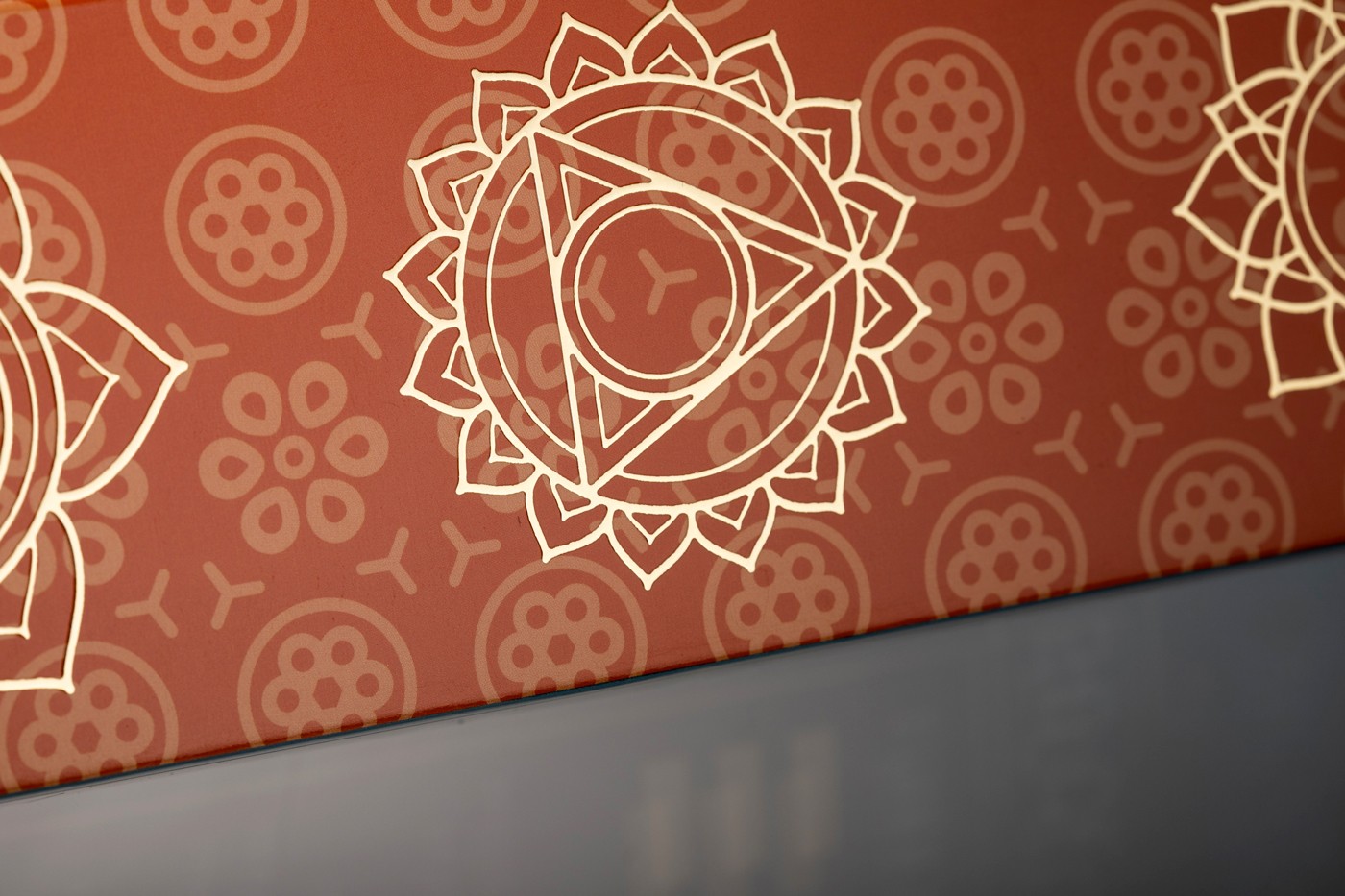 BADALA 精釀啤酒包裝設計“波紋金箔浮雕裝飾”風格