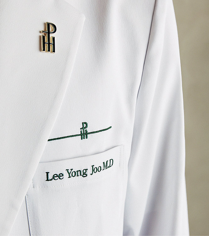 PENTAHEAL 私人醫(yī)療診所logo設計vi設計，字母P、T和H組成醫(yī)學十字符號