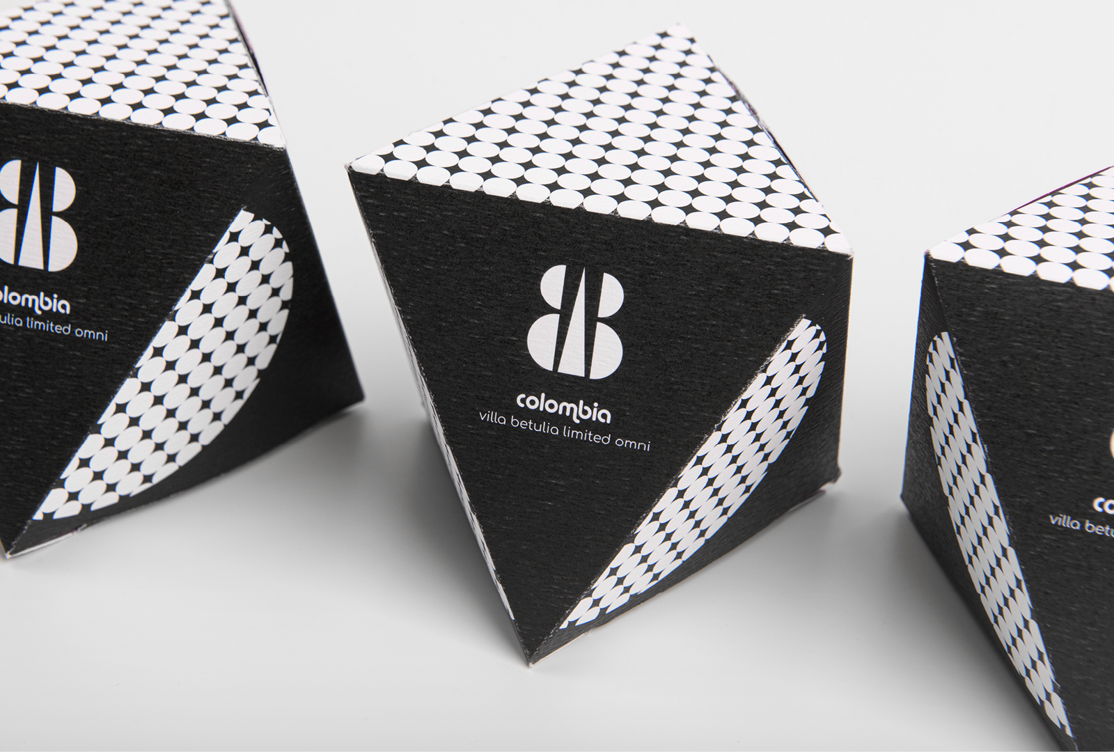 BAB咖啡品牌logo設(shè)計(jì)與黑白包裝設(shè)計(jì)，四角星底紋元素