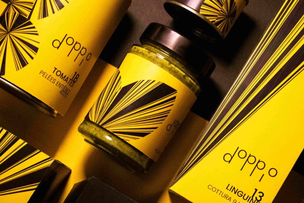 Doppio 食品包裝設計logo設計，黑黃色放射線條組合元素