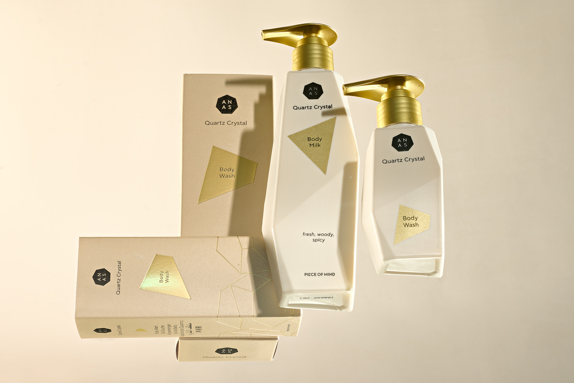 ANAS 化妝品金色包裝設計，天然和精制水晶石英配方&設計元素