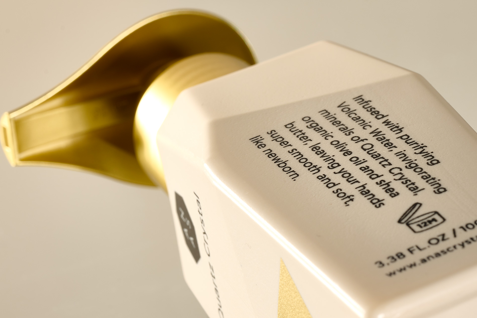 ANAS 化妝品金色包裝設計，天然和精制水晶石英配方&設計元素