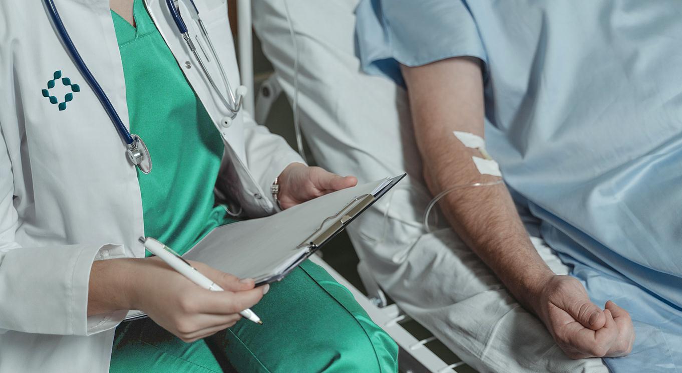 stMUH 圣馬丁大學醫院品牌視覺識別vi設計logo設計，葉子十字元素