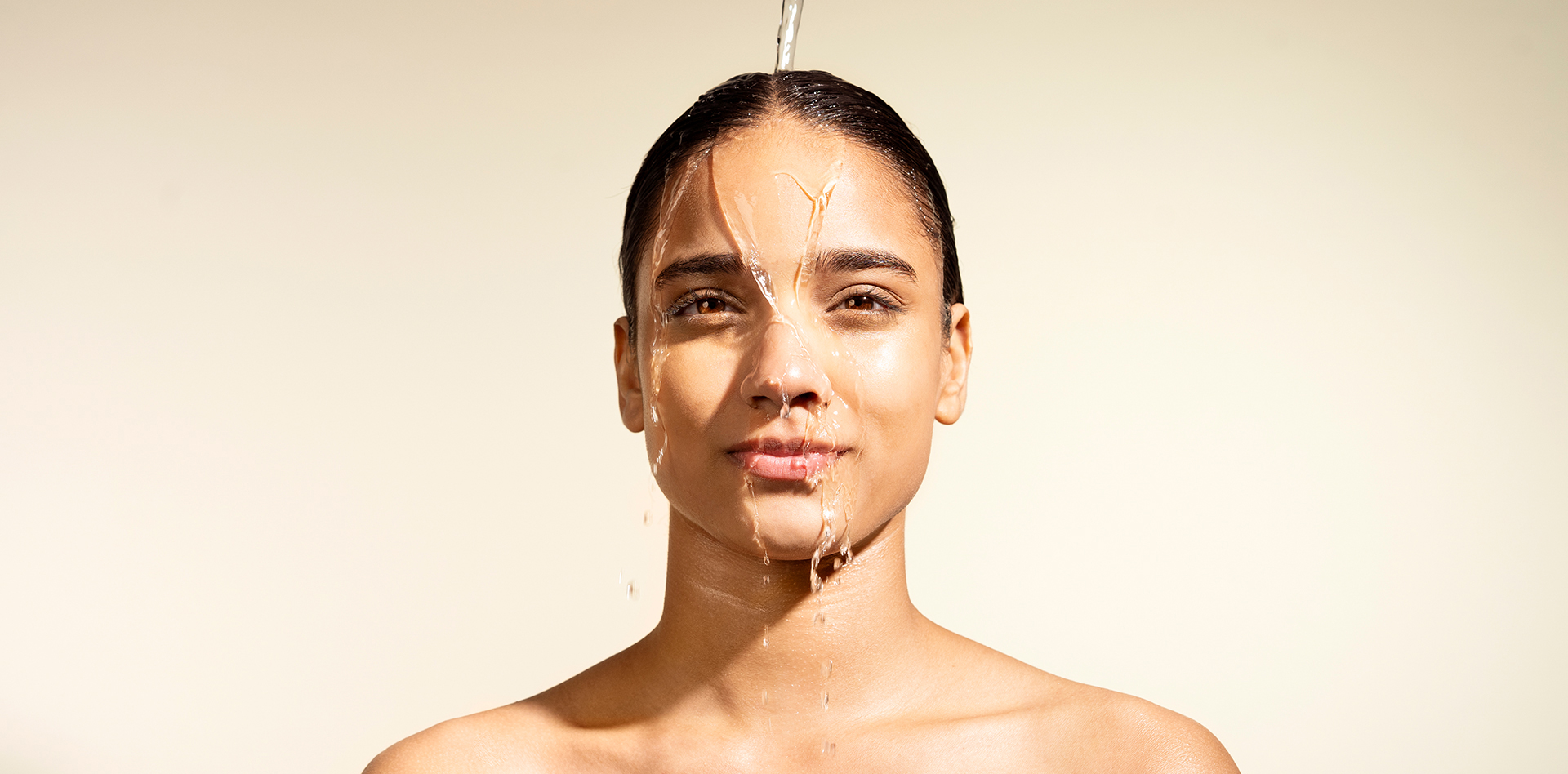 KOR皮膚補水革命性化妝護膚品護理品牌字體logo設計與藍綠色包裝設計