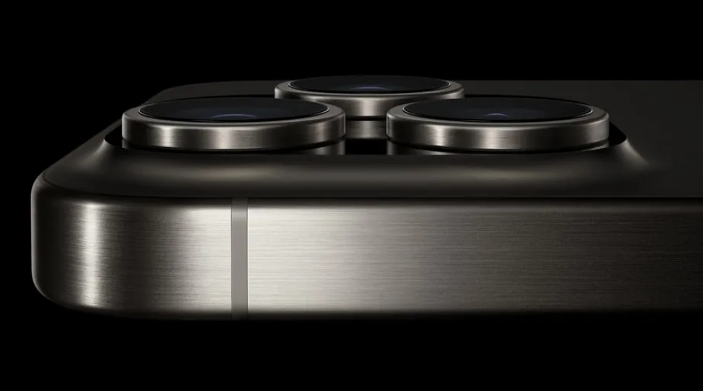 Pro Max 中有一個(gè) 5 倍變焦攝像頭