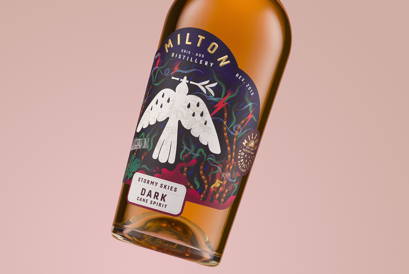 米爾頓酒廠朗姆酒標(biāo)簽包裝設(shè)計(jì)，噪鵑鳥核心識別元素統(tǒng)領(lǐng)所有包裝架構(gòu)