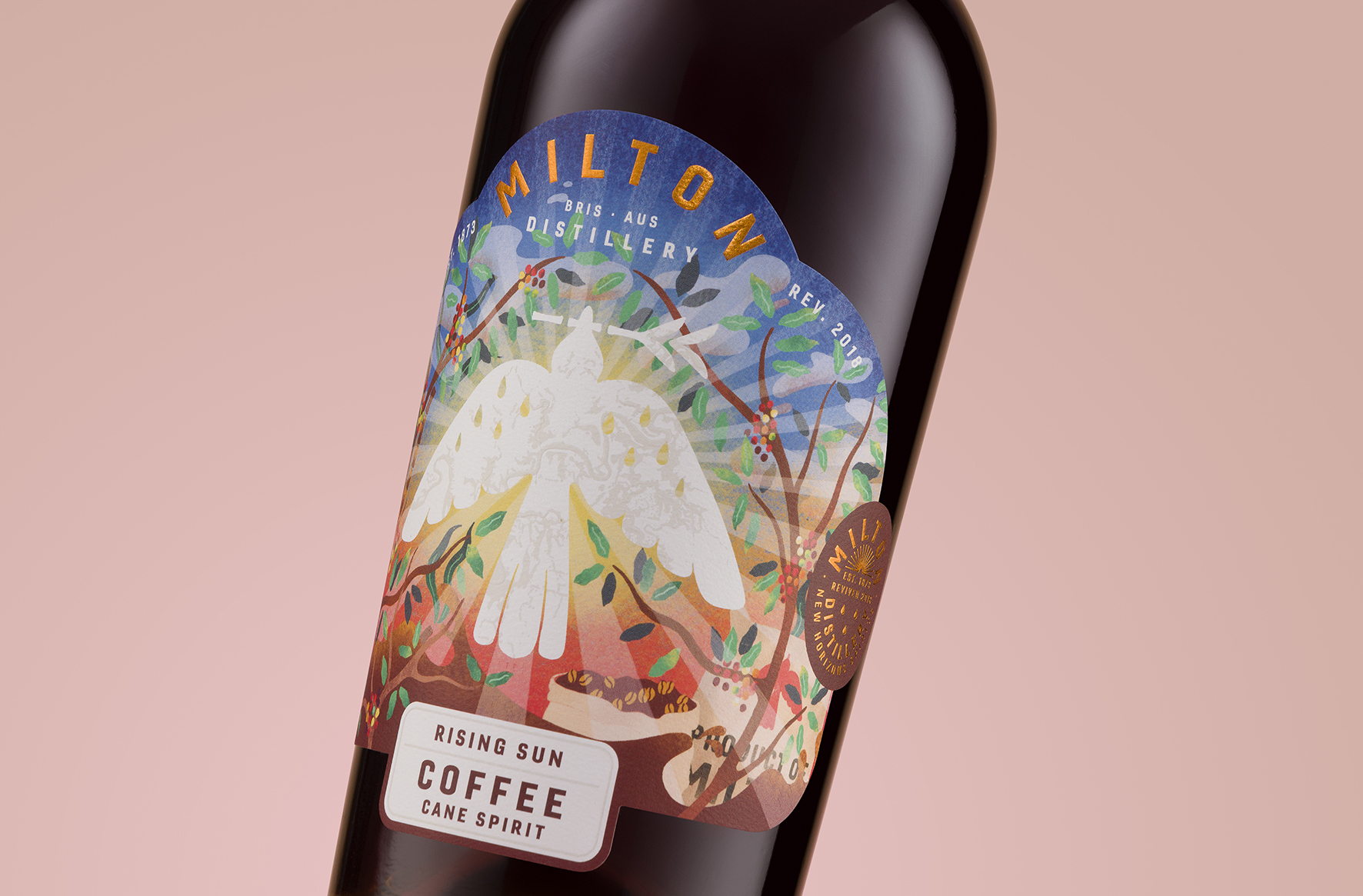 米爾頓酒廠朗姆酒標(biāo)簽包裝設(shè)計(jì)，噪鵑鳥核心識別元素統(tǒng)領(lǐng)所有包裝架構(gòu)