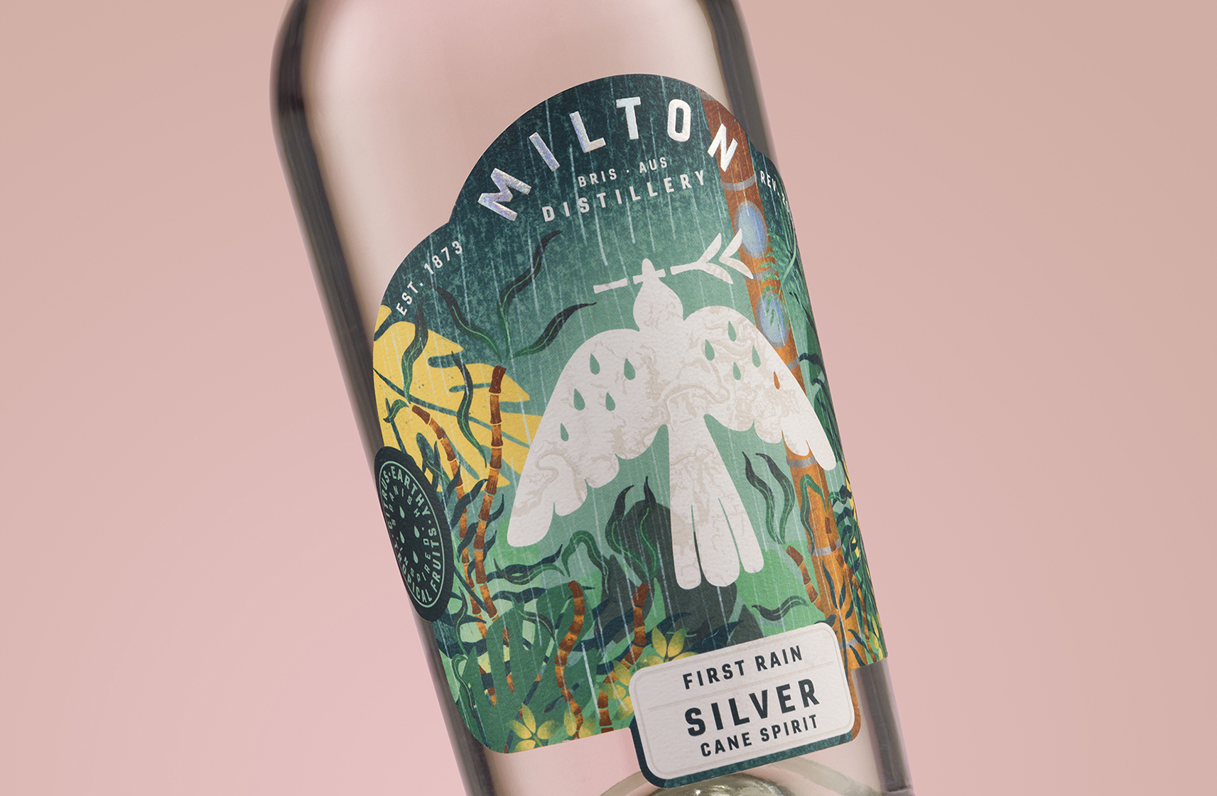 米爾頓酒廠朗姆酒標(biāo)簽包裝設(shè)計(jì)，噪鵑鳥核心識別元素統(tǒng)領(lǐng)所有包裝架構(gòu)