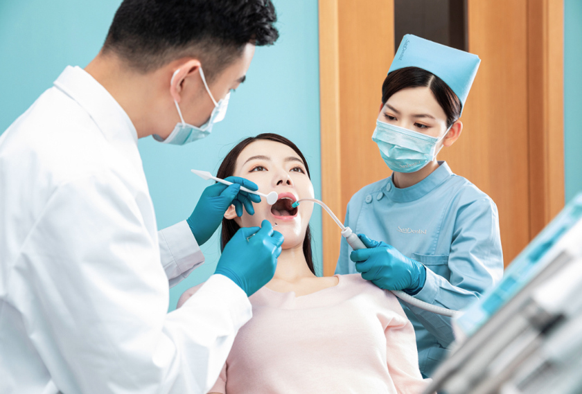 SanDentist 美容牙科品牌形象vi設計，清新風格突出安全與美麗