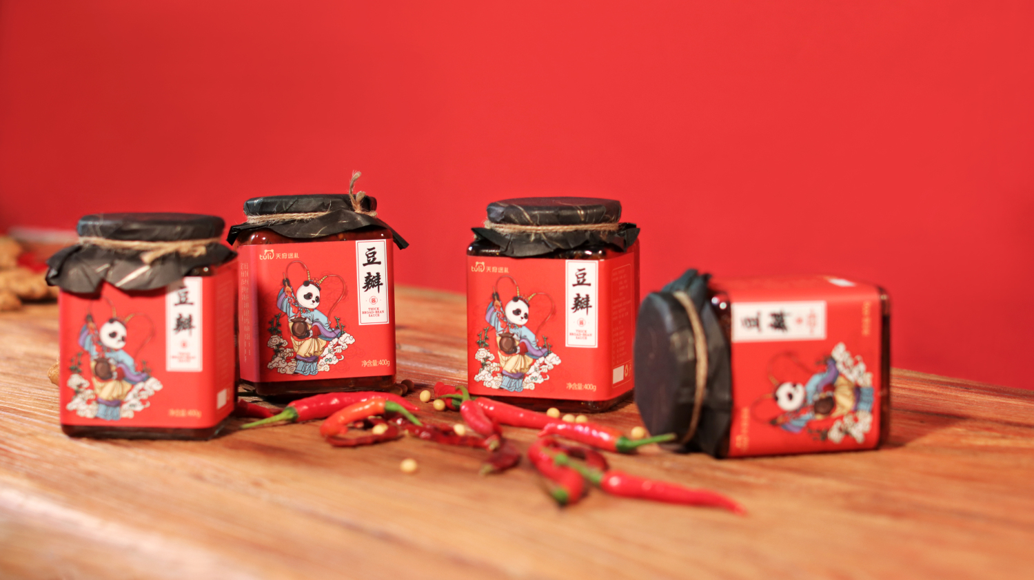 天府途禮豆瓣醬辣醬包裝設計“熊貓川劇戲劇插畫”